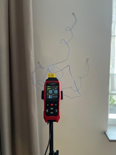 Thermokoppelmeter meet temperatuur gevel binnen